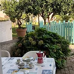 Ξενοδοχείο με διαμερίσματα Olivia Ischia - Monolocali E Bilocali Nel Con Piscine E Vista Mare 3*